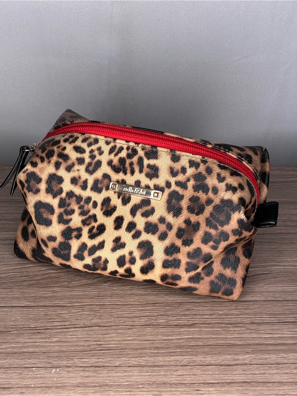 🐼 3/$25 Stella & Dot Leopard Print Cosmetic Pouch with Red Zipper